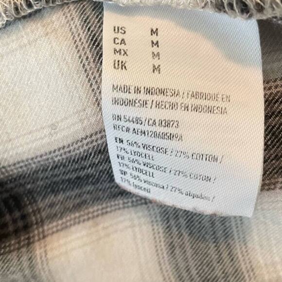 American Eagle Flannel Top M Black White Plaid‎ Cozy Button Up Cabincore Western - Picture 8 of 10